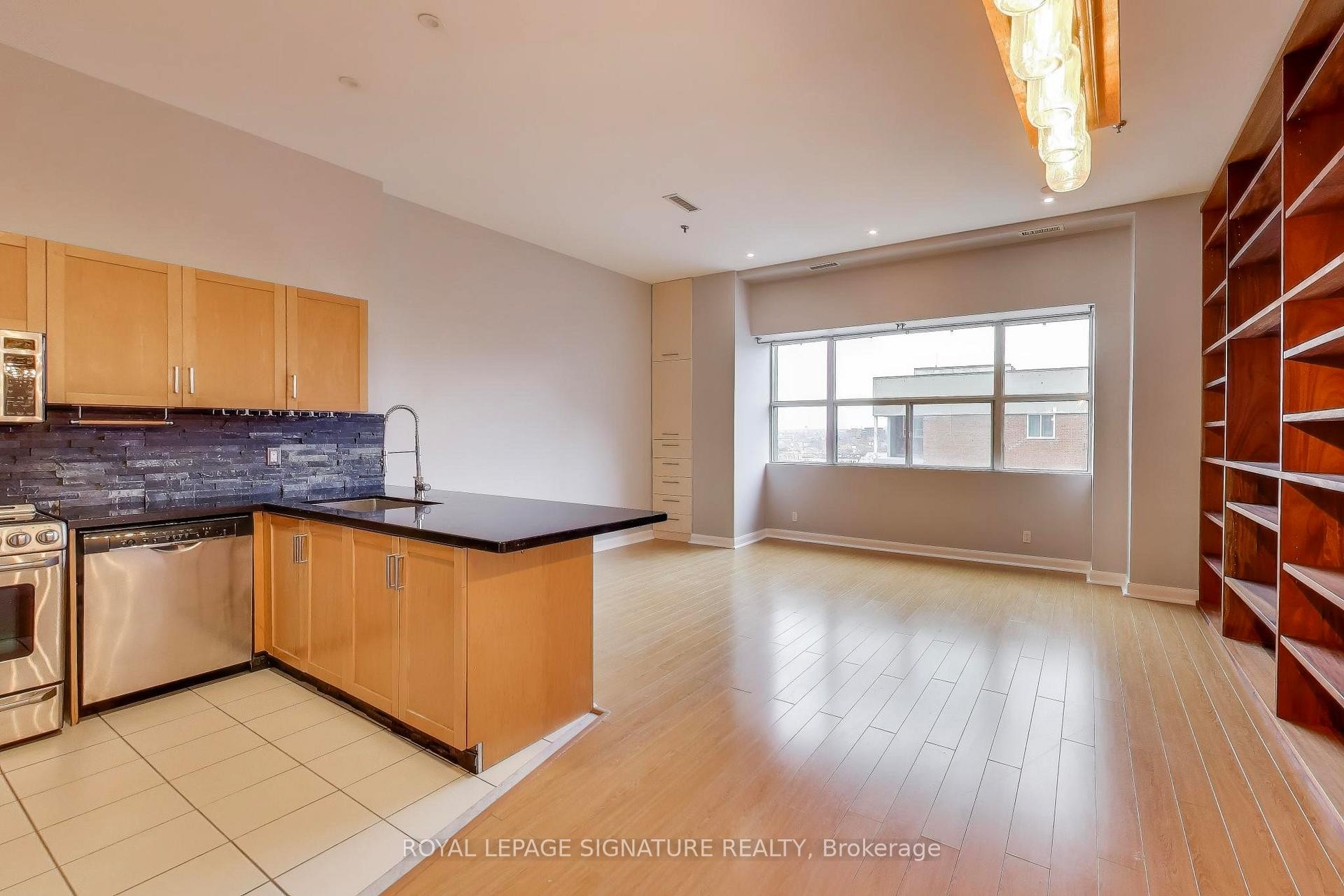 









700


King

Street West, 801,
Toronto,




ON
M5V 2Y6

