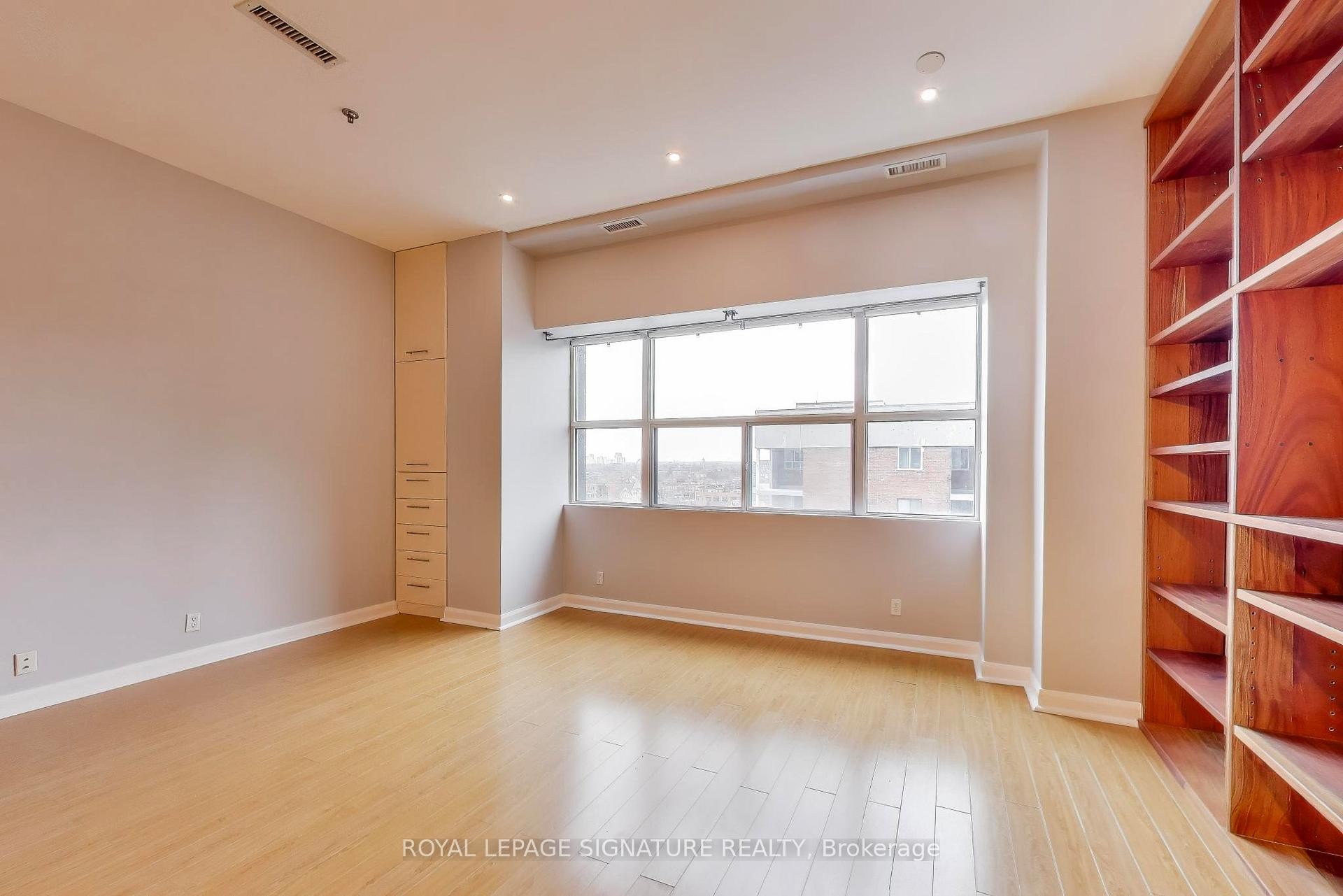 









700


King

Street West, 801,
Toronto,




ON
M5V 2Y6

