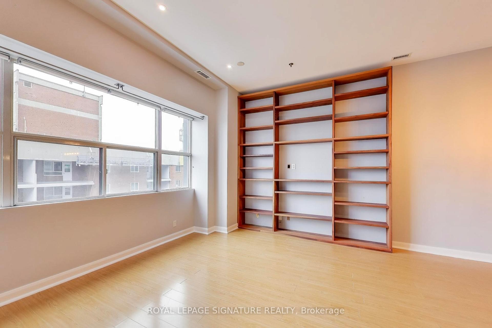 









700


King

Street West, 801,
Toronto,




ON
M5V 2Y6

