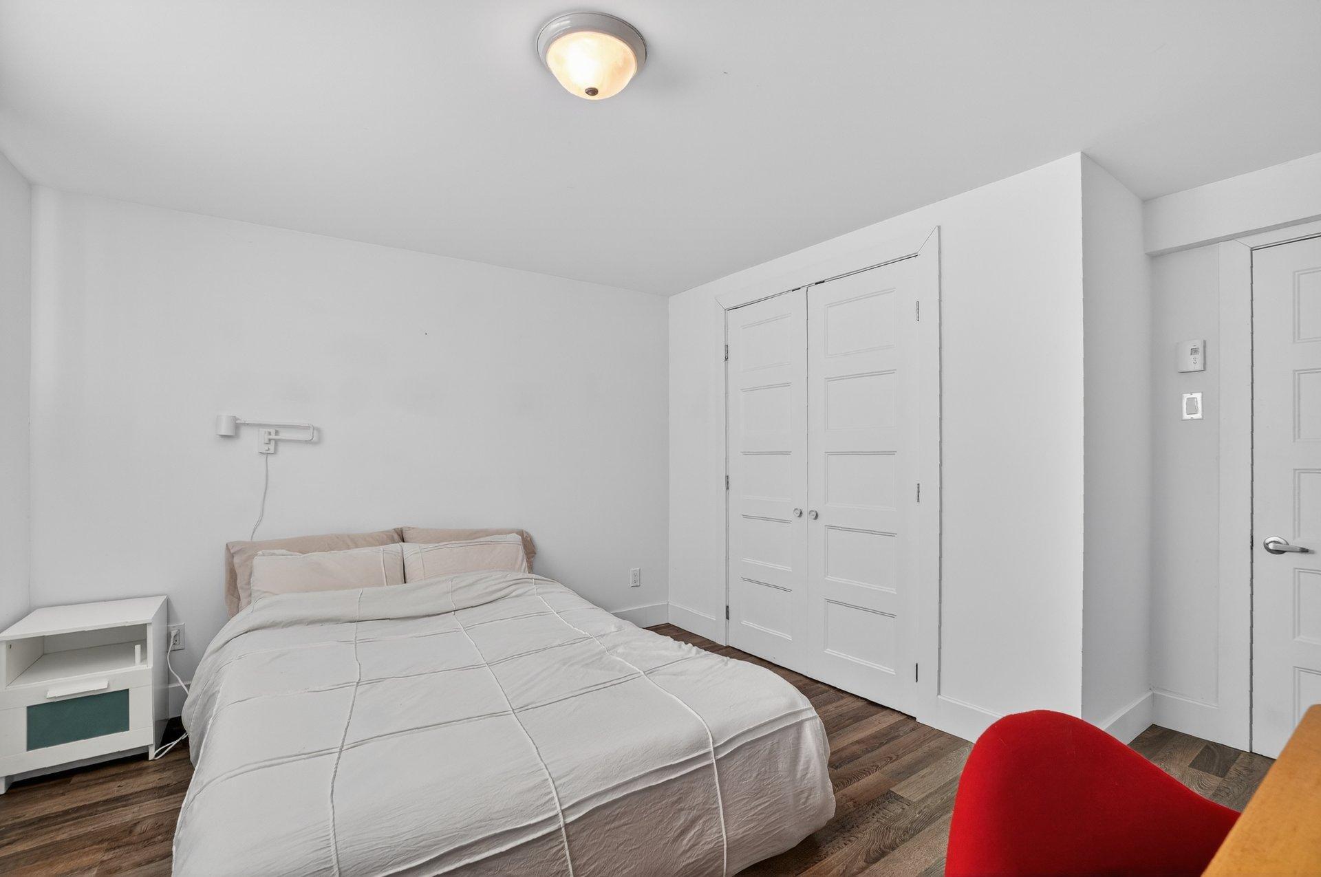 









276


Av. St-Louis

,
Pointe-Claire,




QC
H9R4X7

