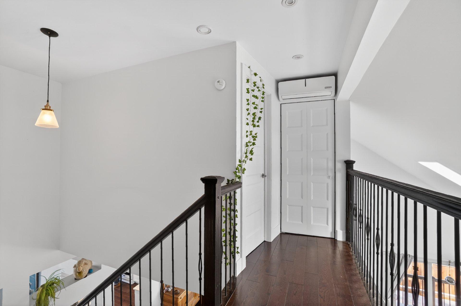 









276


Av. St-Louis

,
Pointe-Claire,




QC
H9R4X7

