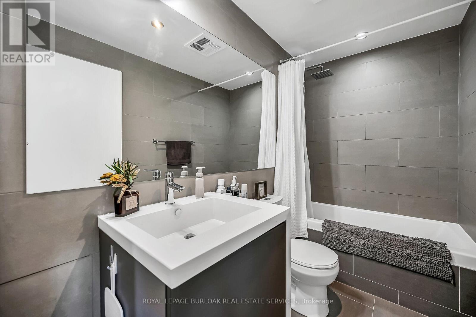 












902 - 1201 DUNDAS STREET E

,
Toronto,




Ontario
M4M1S2


