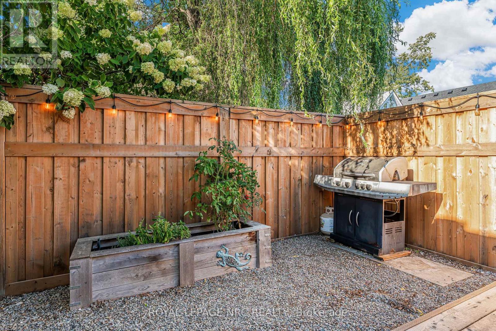 












12 LINCOLN ROAD E

,
Fort Erie (Crystal Beach),




Ontario
L0S1B0

