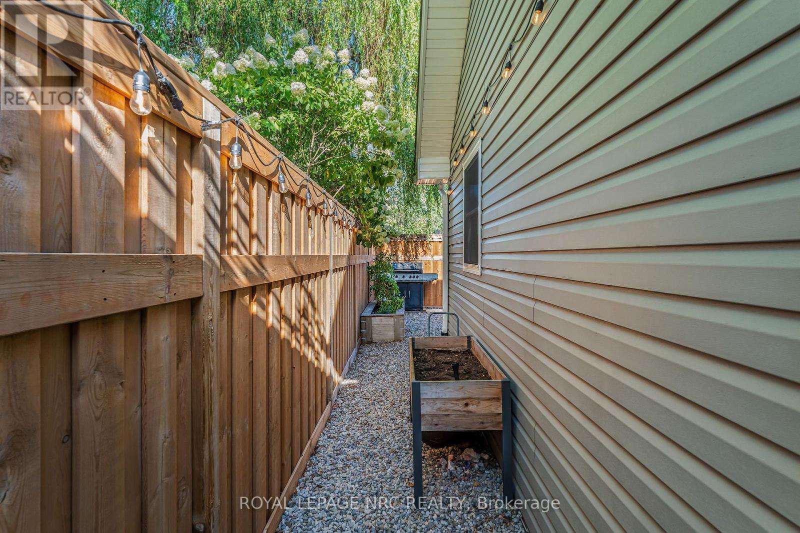 












12 LINCOLN ROAD E

,
Fort Erie (Crystal Beach),




Ontario
L0S1B0

