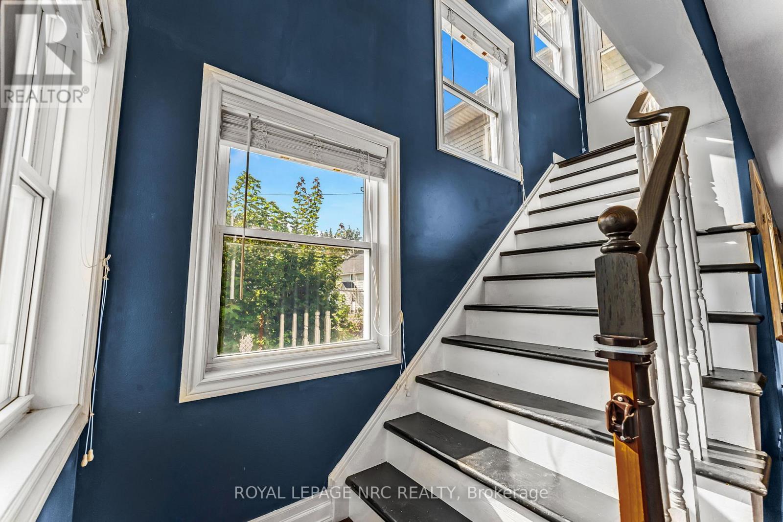 












12 LINCOLN ROAD E

,
Fort Erie (Crystal Beach),




Ontario
L0S1B0

