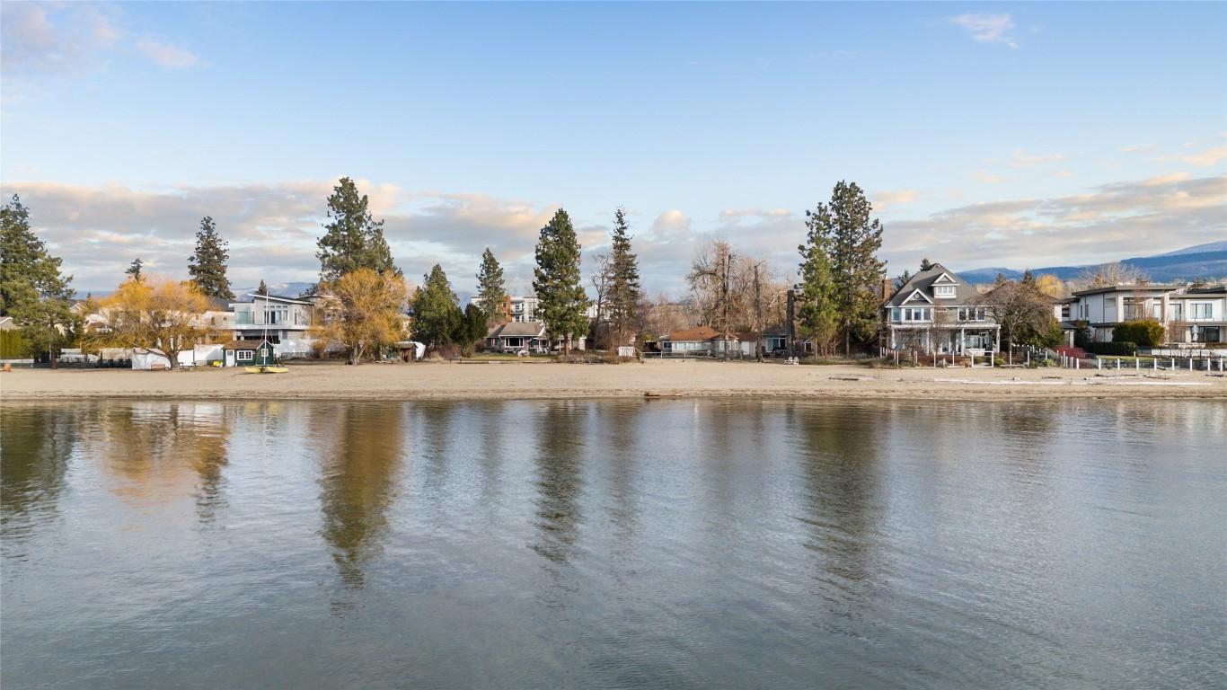 









4164


Lakeshore

Road,
Kelowna,




BC
V1W 1V9

