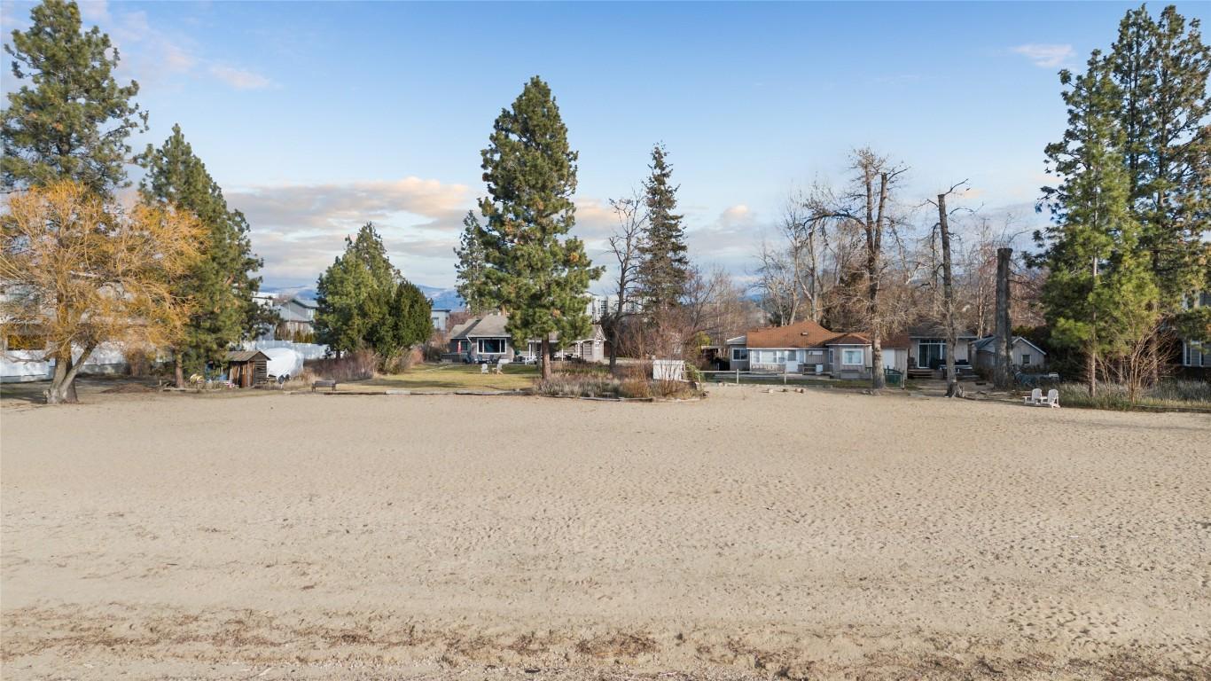 









4164


Lakeshore

Road,
Kelowna,




BC
V1W 1V9

