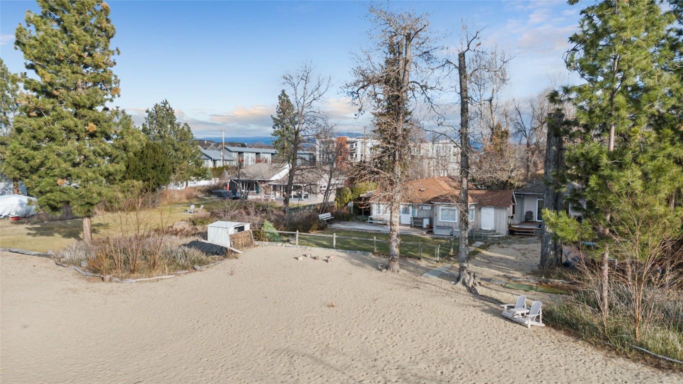 









4164


Lakeshore

Road,
Kelowna,




BC
V1W 1V9

