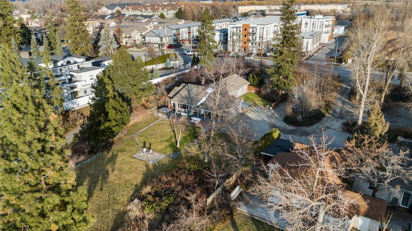 









4164


Lakeshore

Road,
Kelowna,




BC
V1W 1V9

