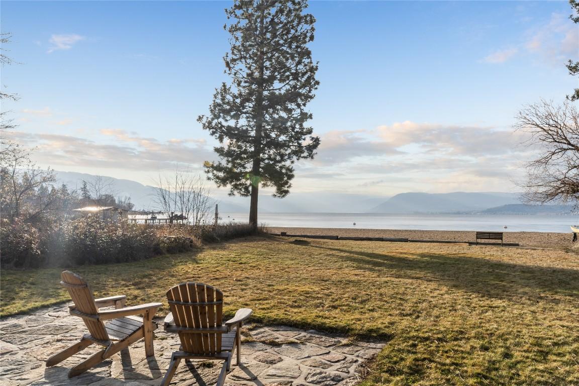 









4164


Lakeshore

Road,
Kelowna,




BC
V1W 1V9

