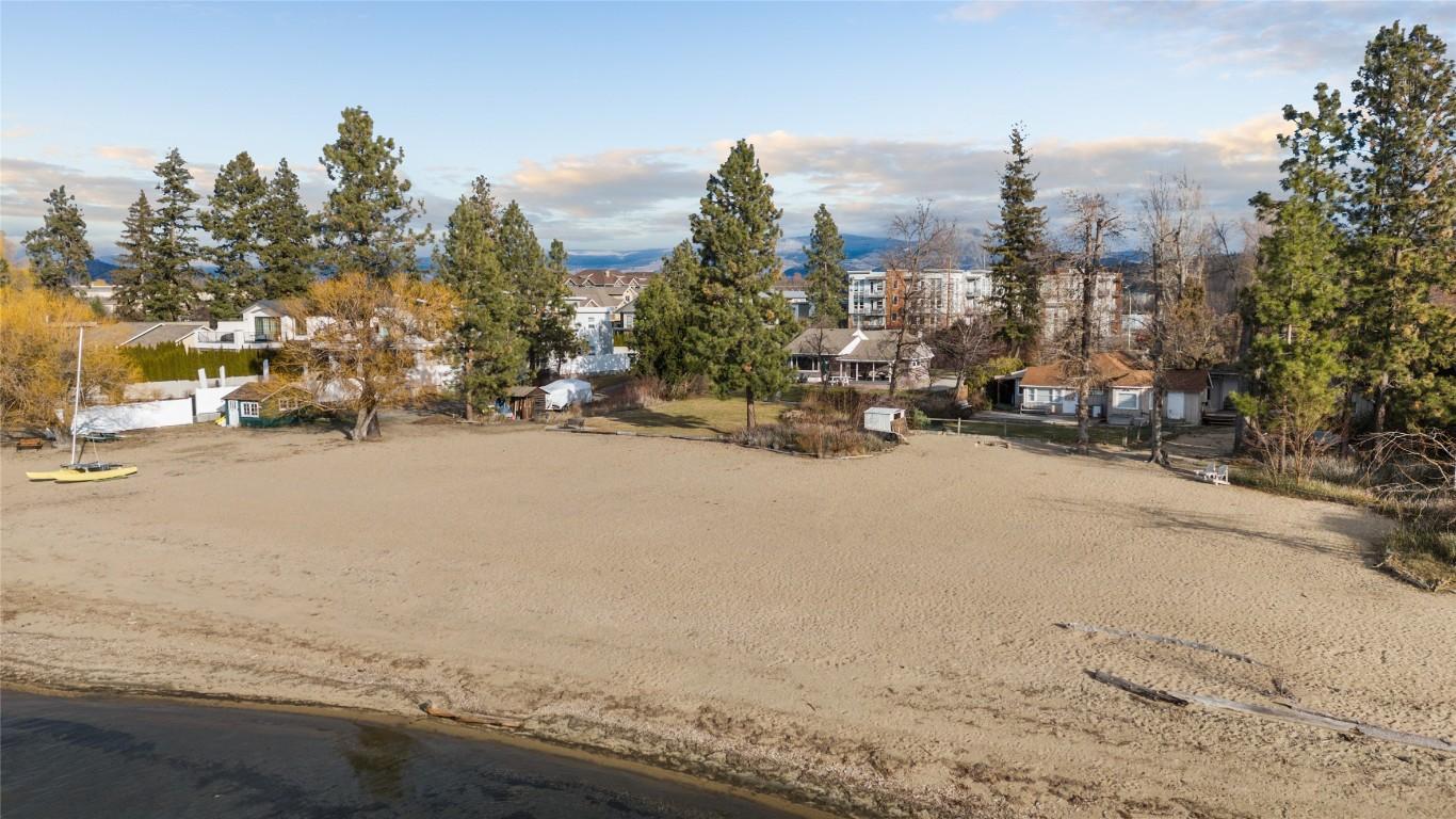 









4164


Lakeshore

Road,
Kelowna,




BC
V1W 1V9

