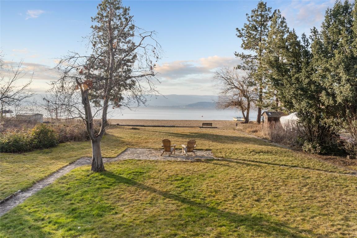 









4164


Lakeshore

Road,
Kelowna,




BC
V1W 1V9


