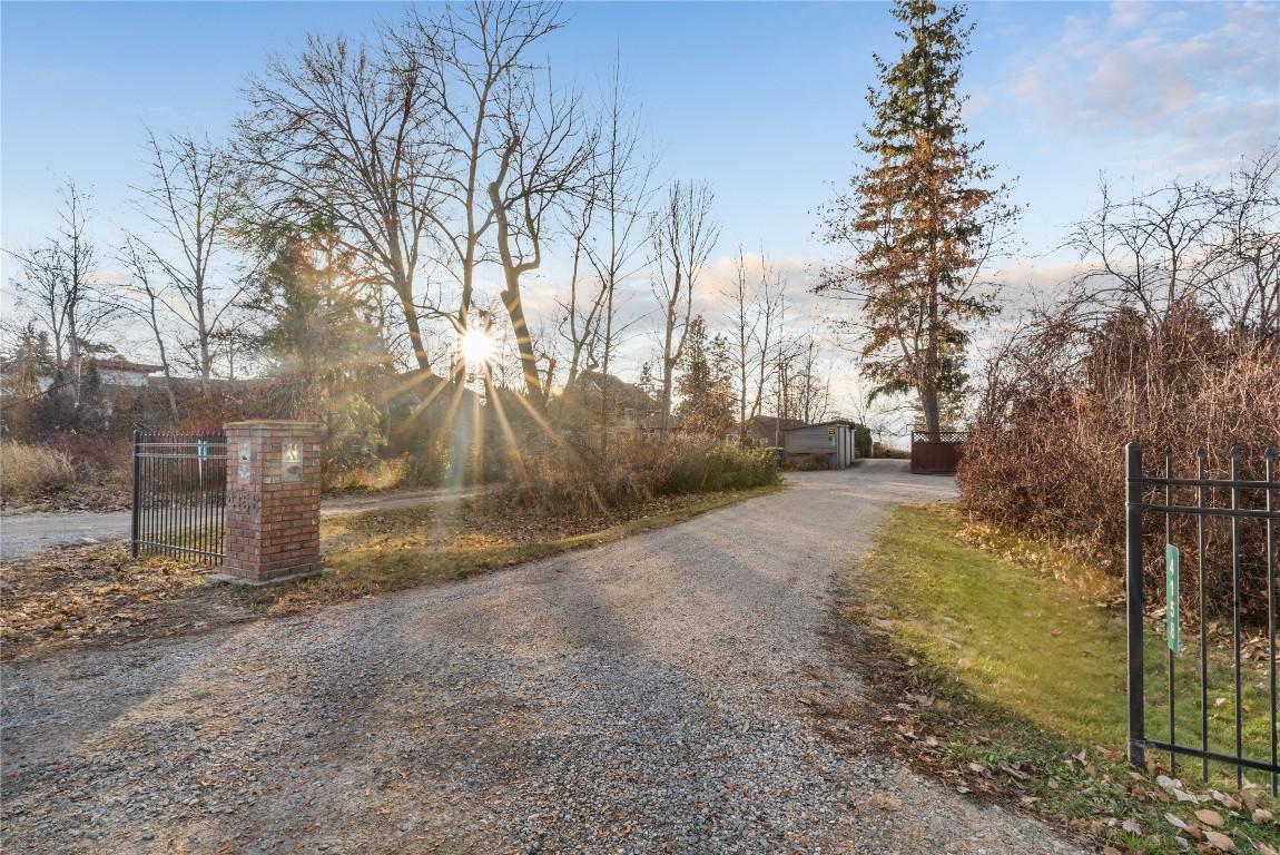 









4164


Lakeshore

Road,
Kelowna,




BC
V1W 1V9

