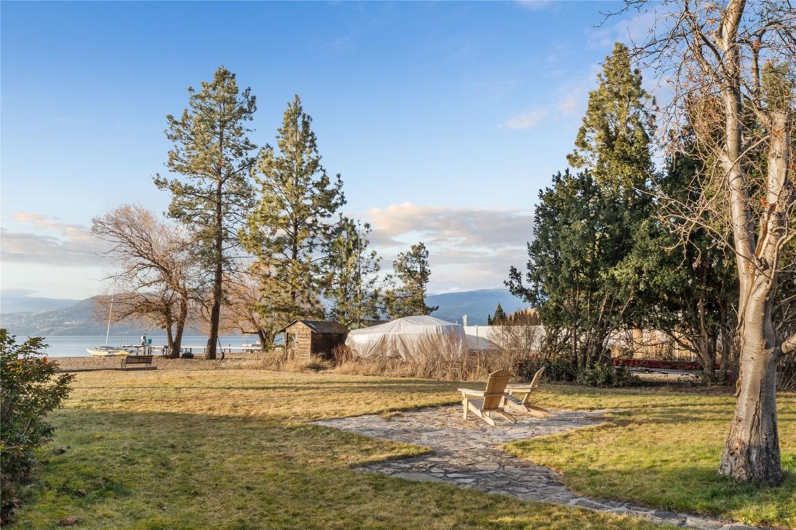 









4164


Lakeshore

Road,
Kelowna,




BC
V1W 1V9

