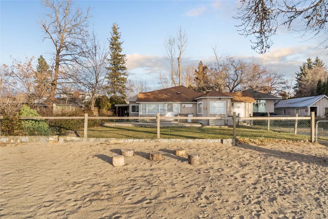 









4164


Lakeshore

Road,
Kelowna,




BC
V1W 1V9


