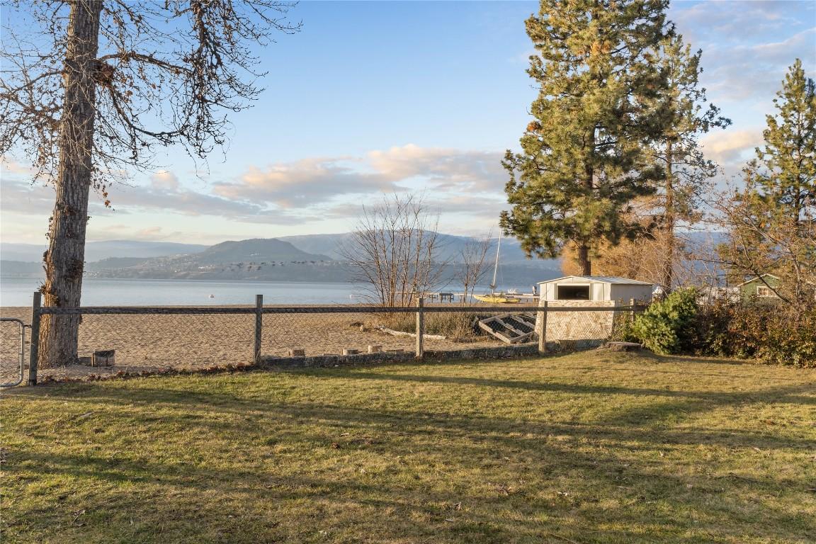 









4164


Lakeshore

Road,
Kelowna,




BC
V1W 1V9

