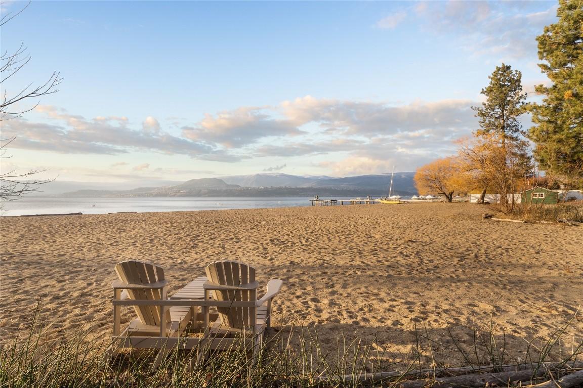 









4164


Lakeshore

Road,
Kelowna,




BC
V1W 1V9


