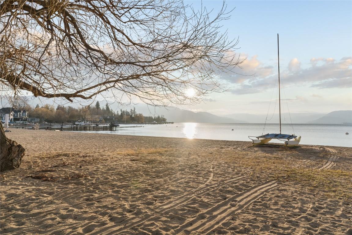 









4164


Lakeshore

Road,
Kelowna,




BC
V1W 1V9

