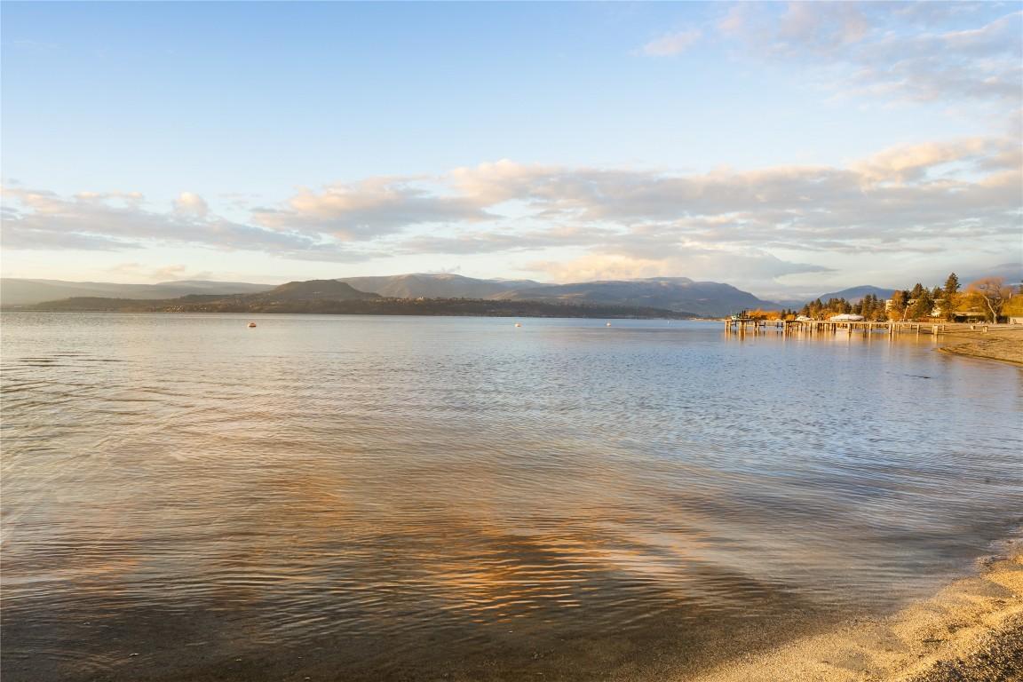 









4164


Lakeshore

Road,
Kelowna,




BC
V1W 1V9

