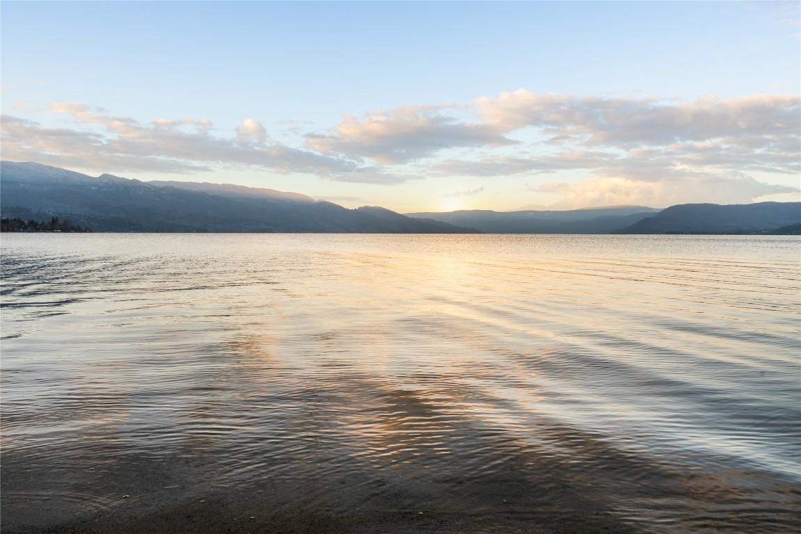 









4164


Lakeshore

Road,
Kelowna,




BC
V1W 1V9

