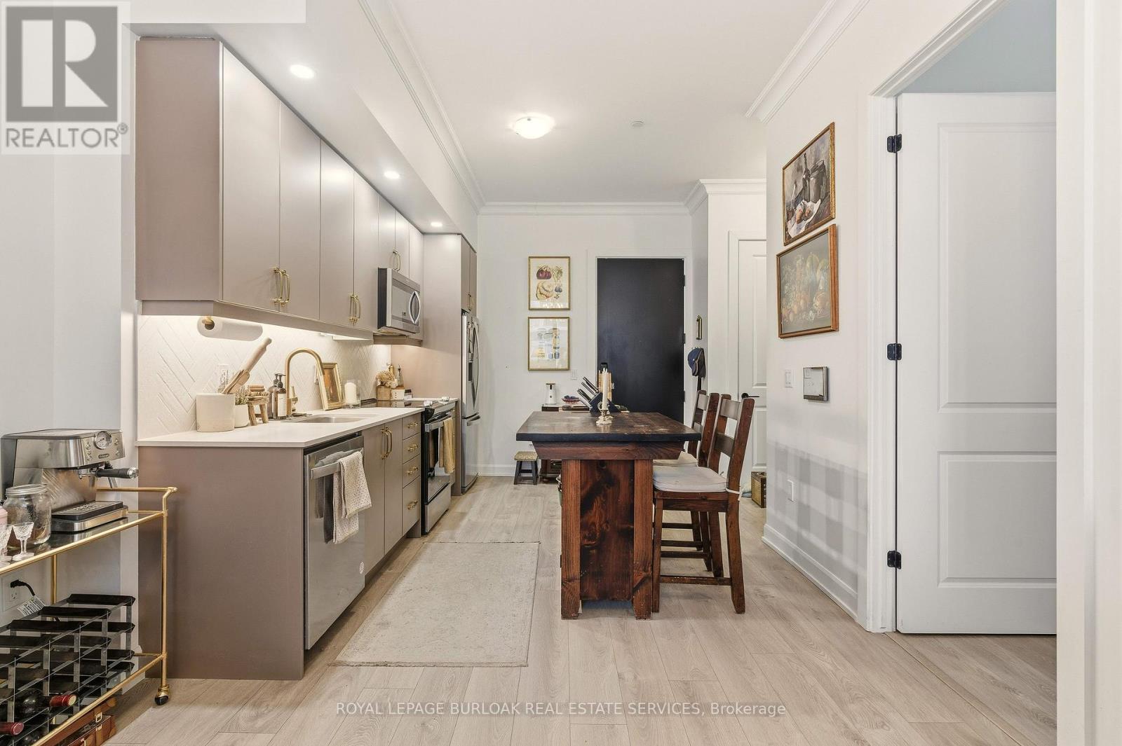 












102 - 3200 WILLIAM COLTSON AVENUE

,
Oakville,




Ontario
L6H7W6

