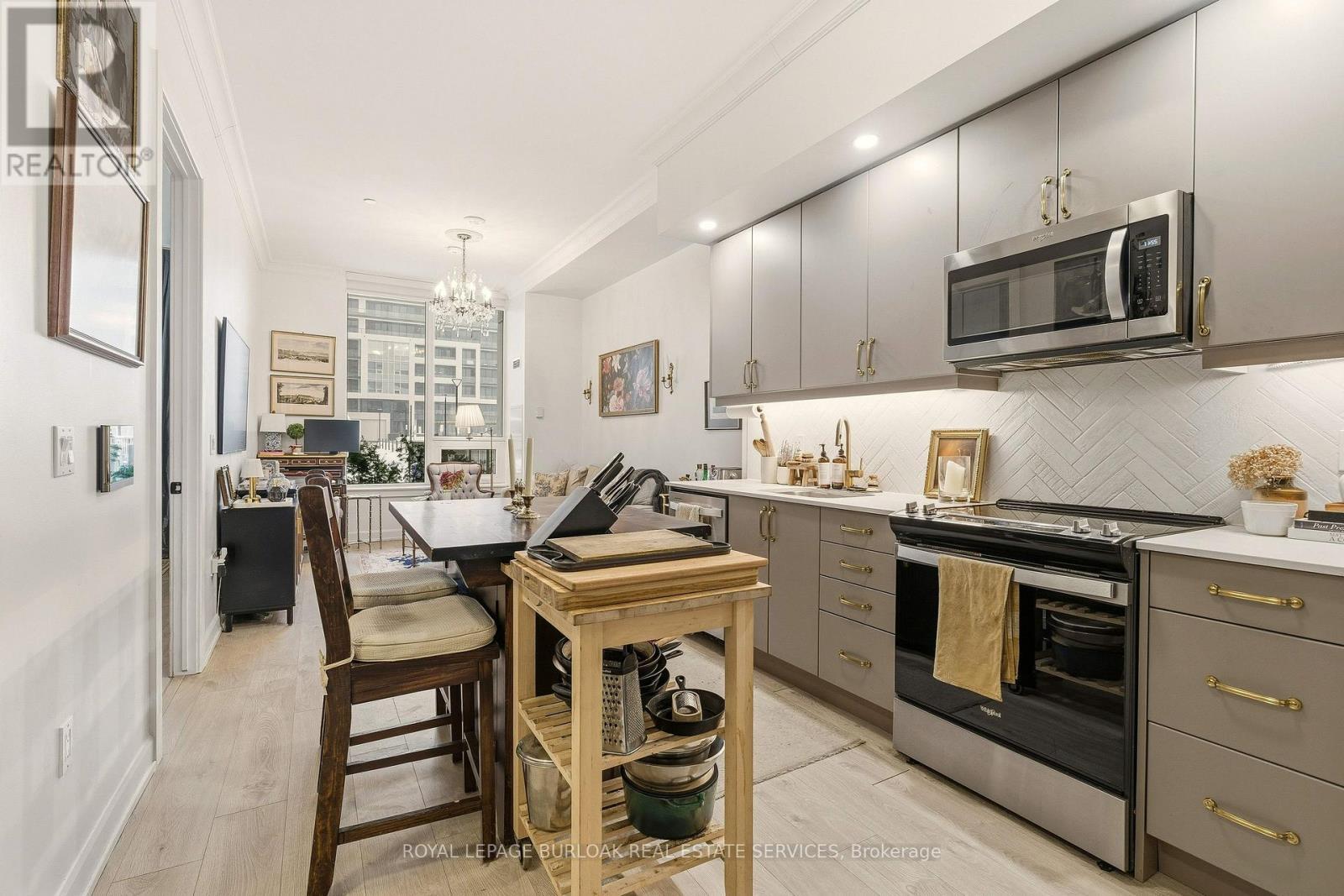 












102 - 3200 WILLIAM COLTSON AVENUE

,
Oakville,




Ontario
L6H7W6

