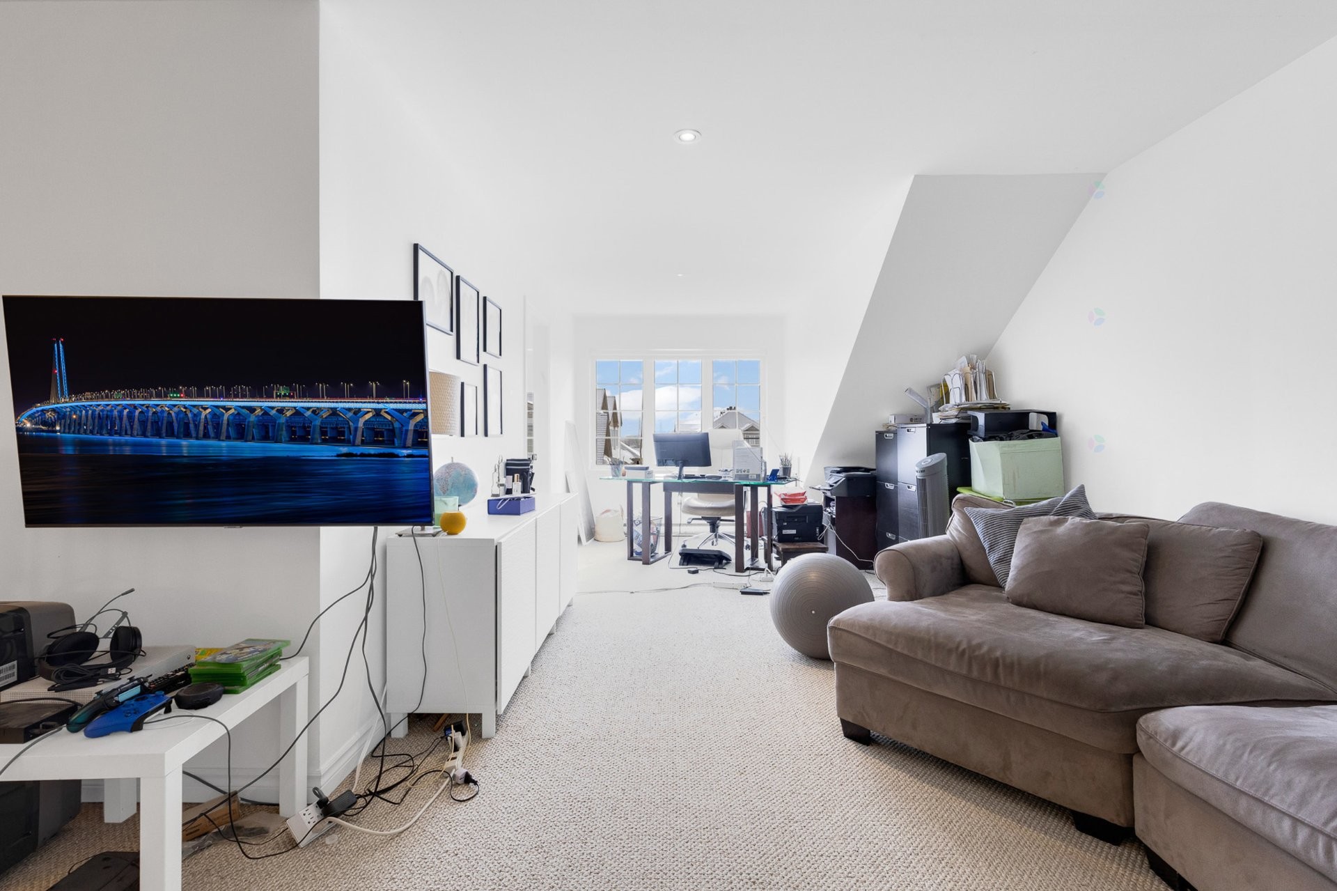 









3729Z


Rue Céline-Marier

,
Montréal (Saint-Laurent),




QC
H4R3N3

