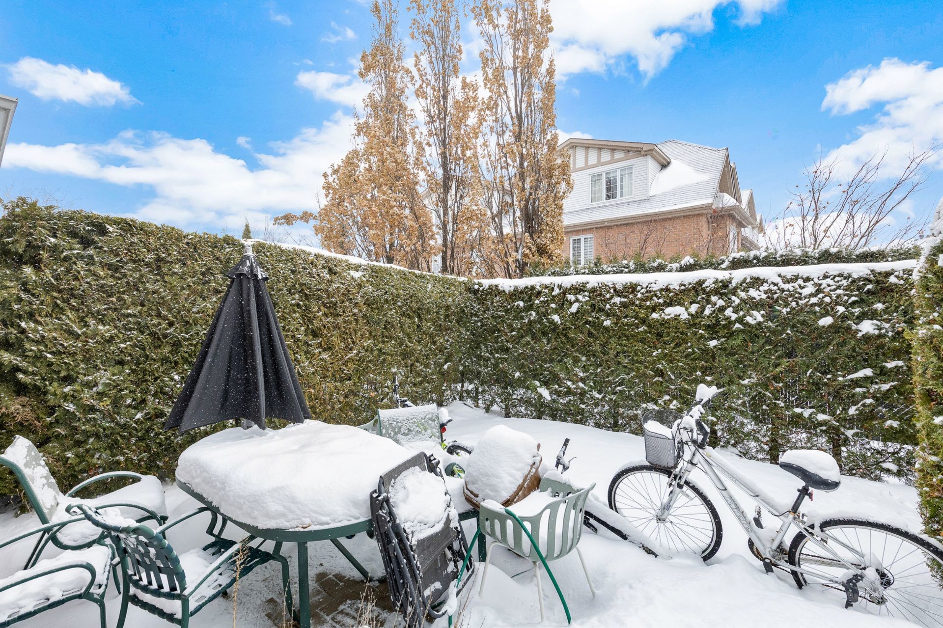 









3729Z


Rue Céline-Marier

,
Montréal (Saint-Laurent),




QC
H4R3N3

