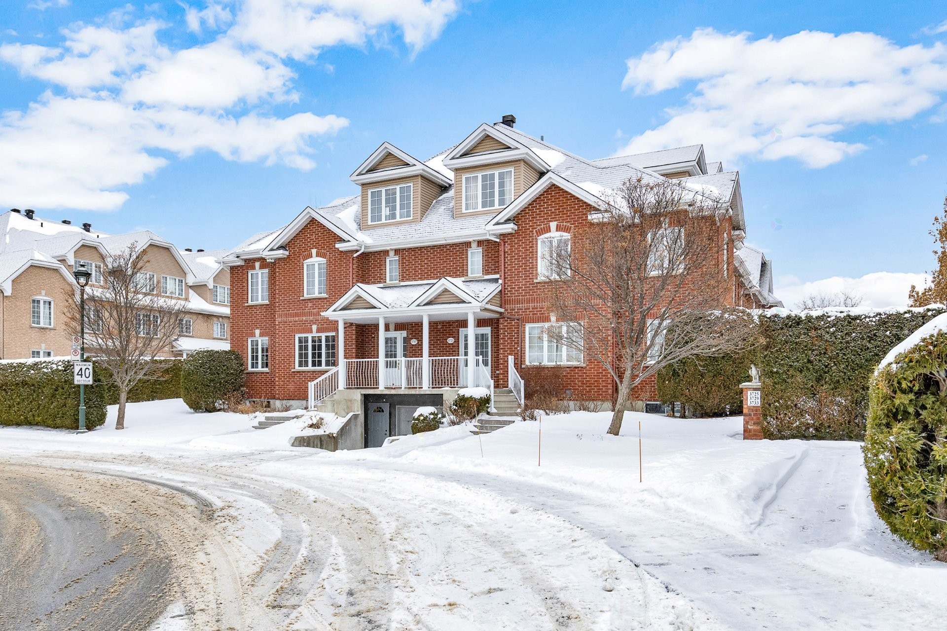 









3729Z


Rue Céline-Marier

,
Montréal (Saint-Laurent),




QC
H4R3N3

