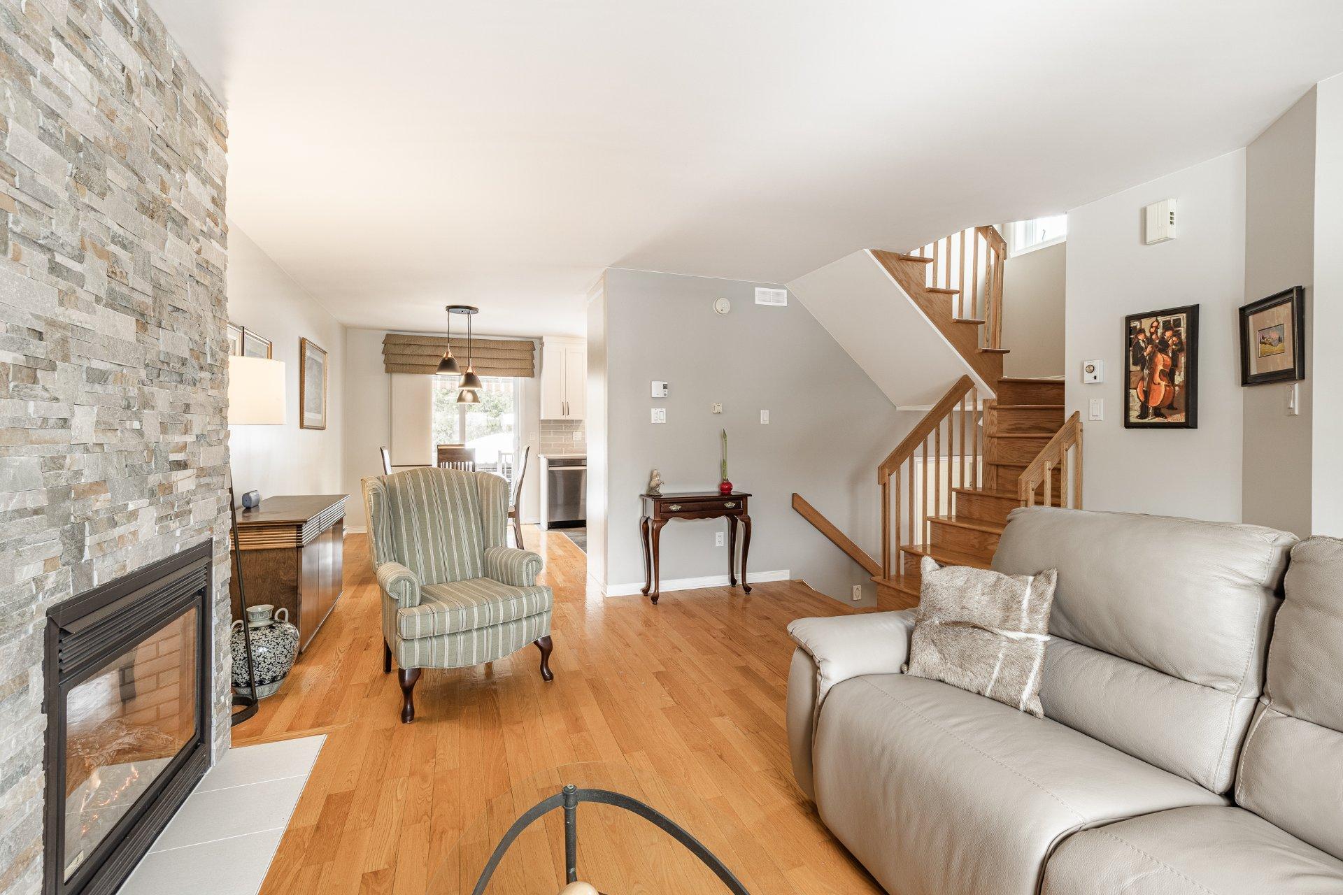 









9895


Rue Riverin

,
Brossard,




QC
J4X2W1

