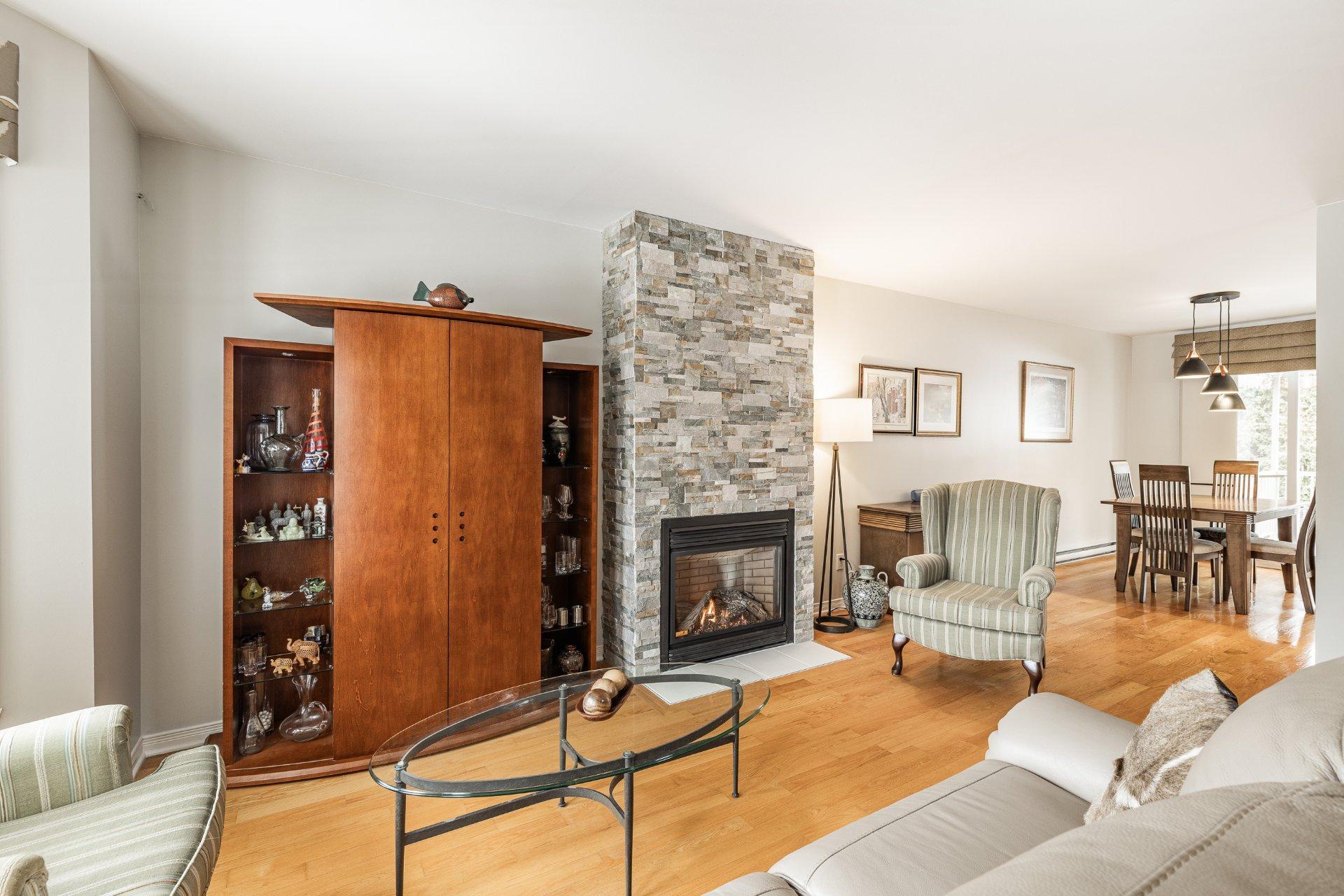 









9895


Rue Riverin

,
Brossard,




QC
J4X2W1

