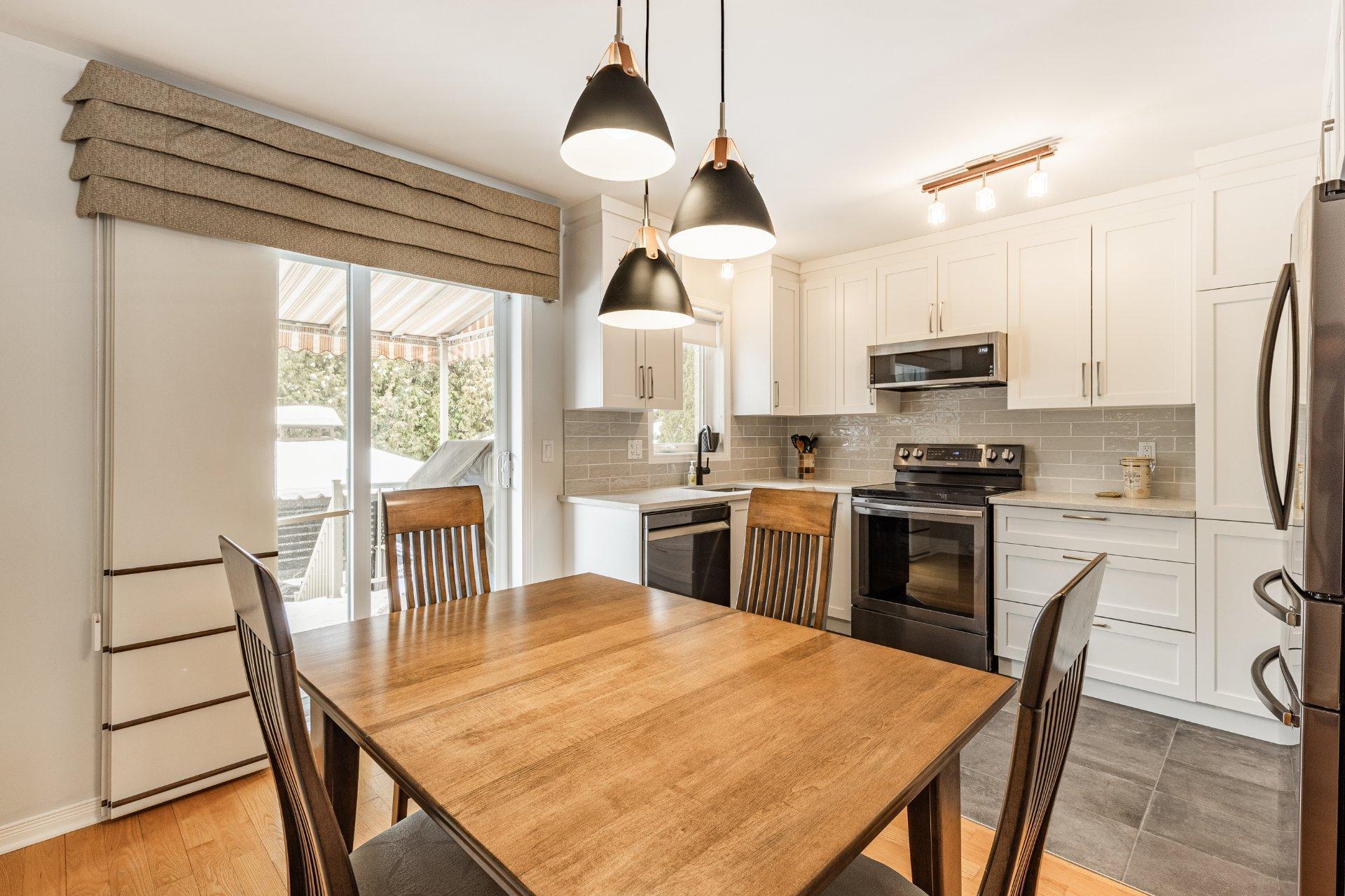 









9895


Rue Riverin

,
Brossard,




QC
J4X2W1

