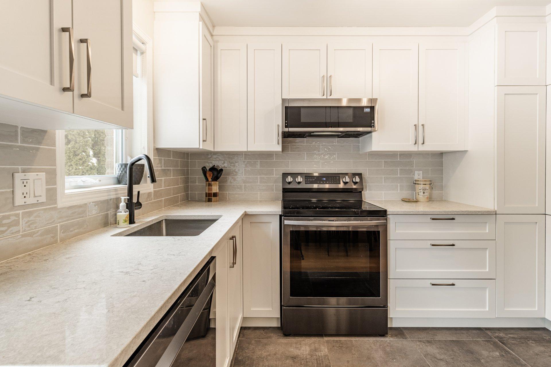 









9895


Rue Riverin

,
Brossard,




QC
J4X2W1

