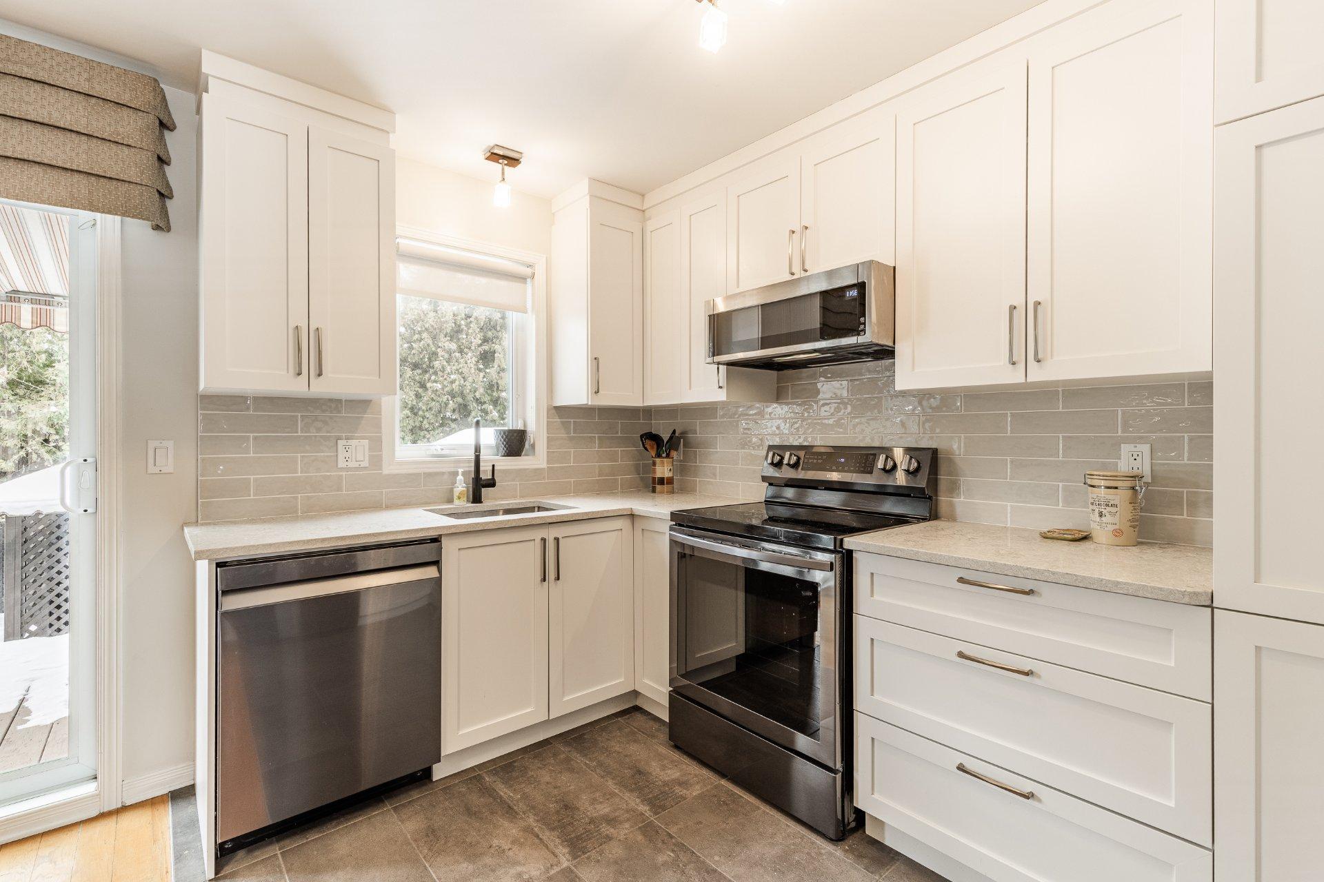 









9895


Rue Riverin

,
Brossard,




QC
J4X2W1

