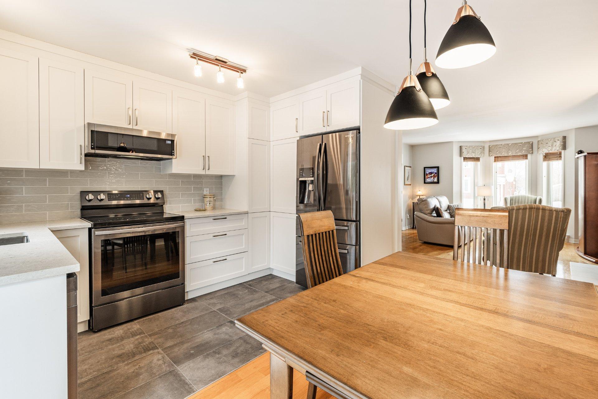 









9895


Rue Riverin

,
Brossard,




QC
J4X2W1

