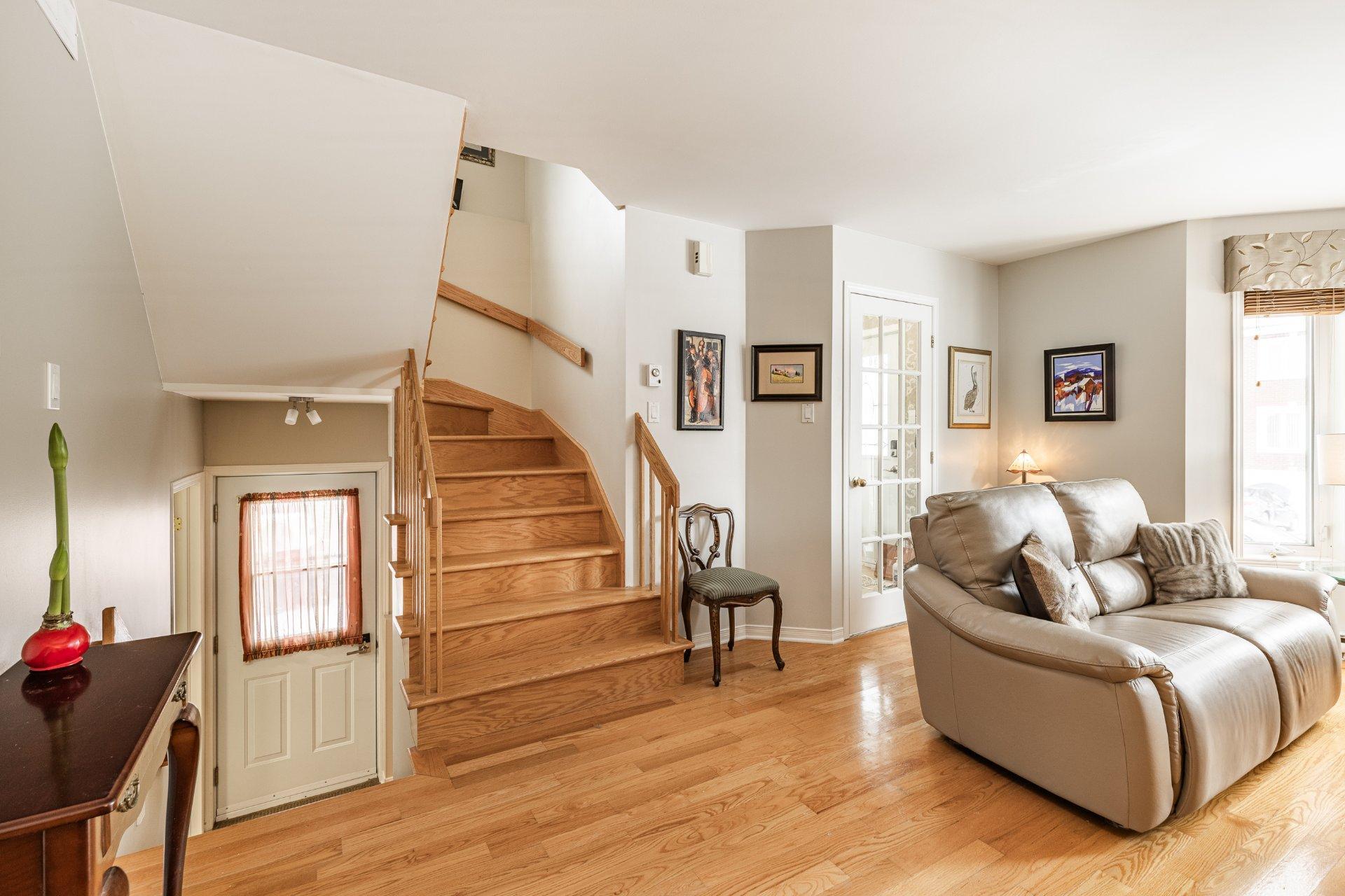 









9895


Rue Riverin

,
Brossard,




QC
J4X2W1

