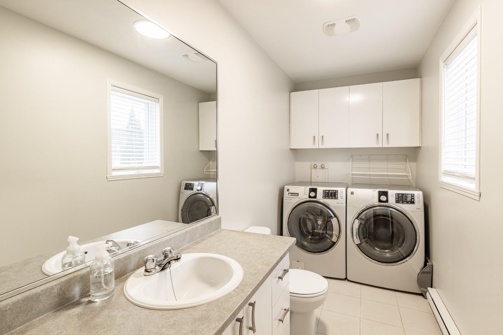 









9895


Rue Riverin

,
Brossard,




QC
J4X2W1

