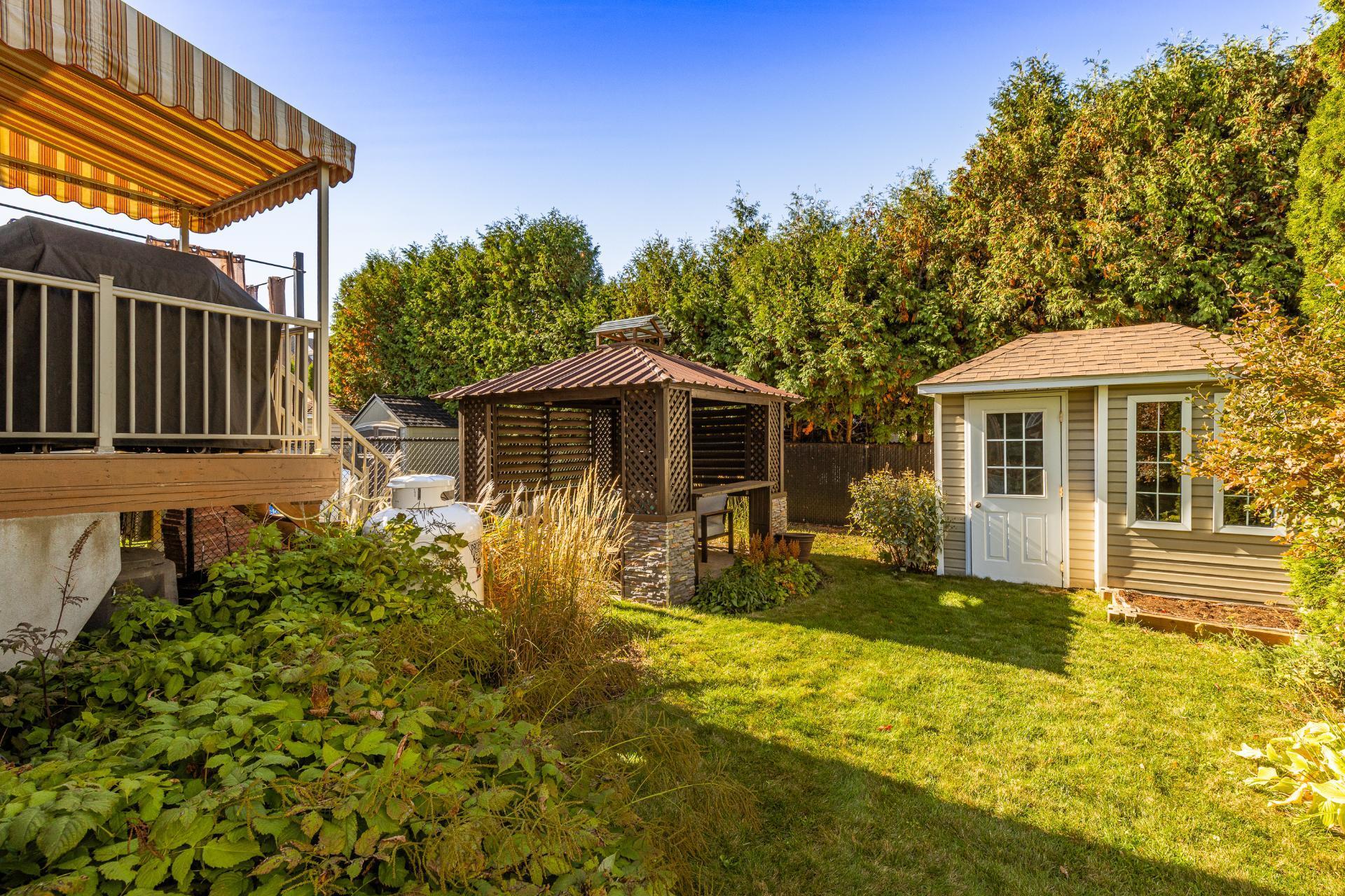 









9895


Rue Riverin

,
Brossard,




QC
J4X2W1

