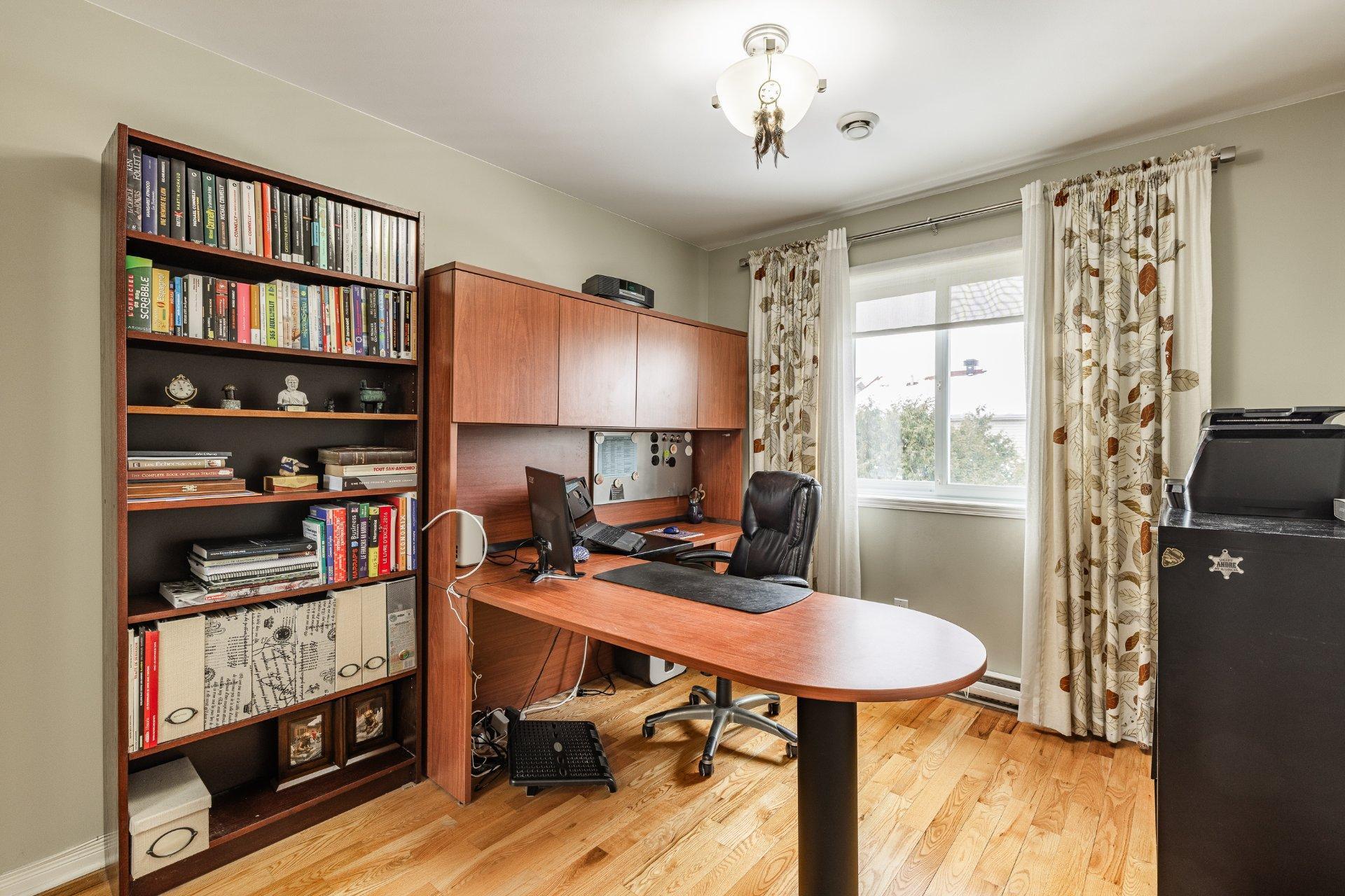 









9895


Rue Riverin

,
Brossard,




QC
J4X2W1

