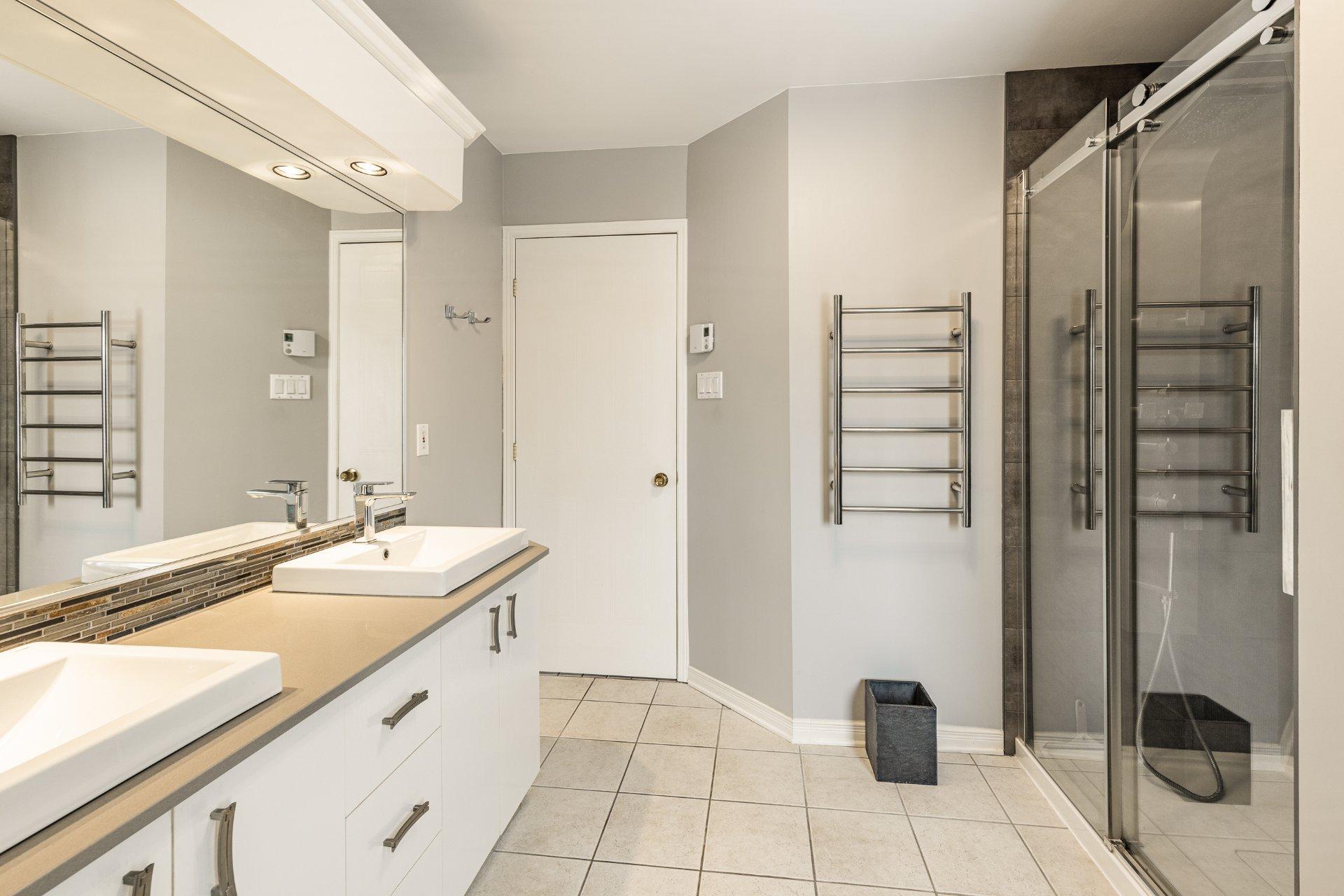 









9895


Rue Riverin

,
Brossard,




QC
J4X2W1

