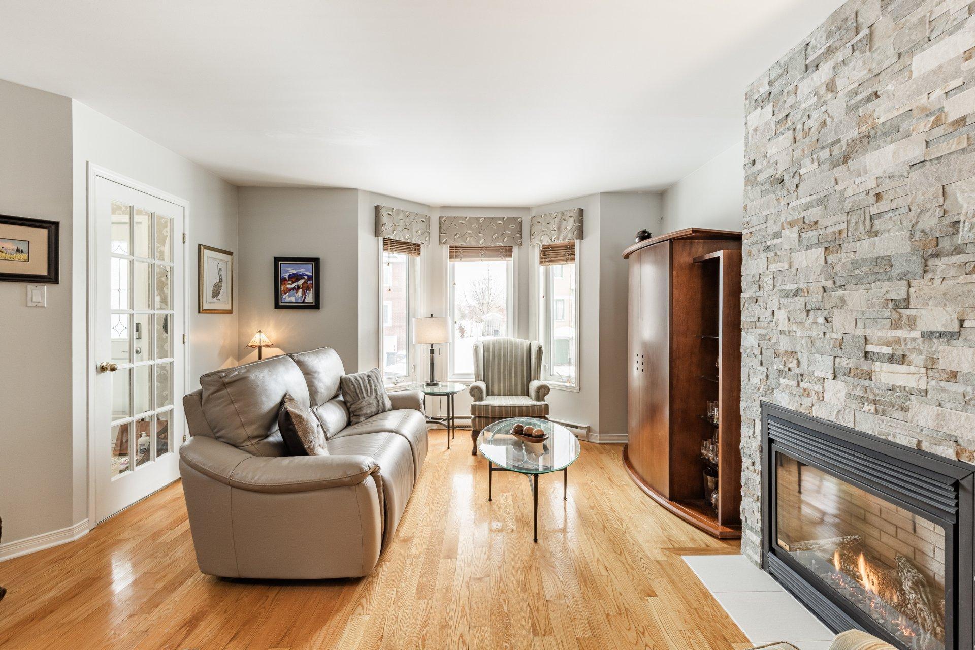 









9895


Rue Riverin

,
Brossard,




QC
J4X2W1

