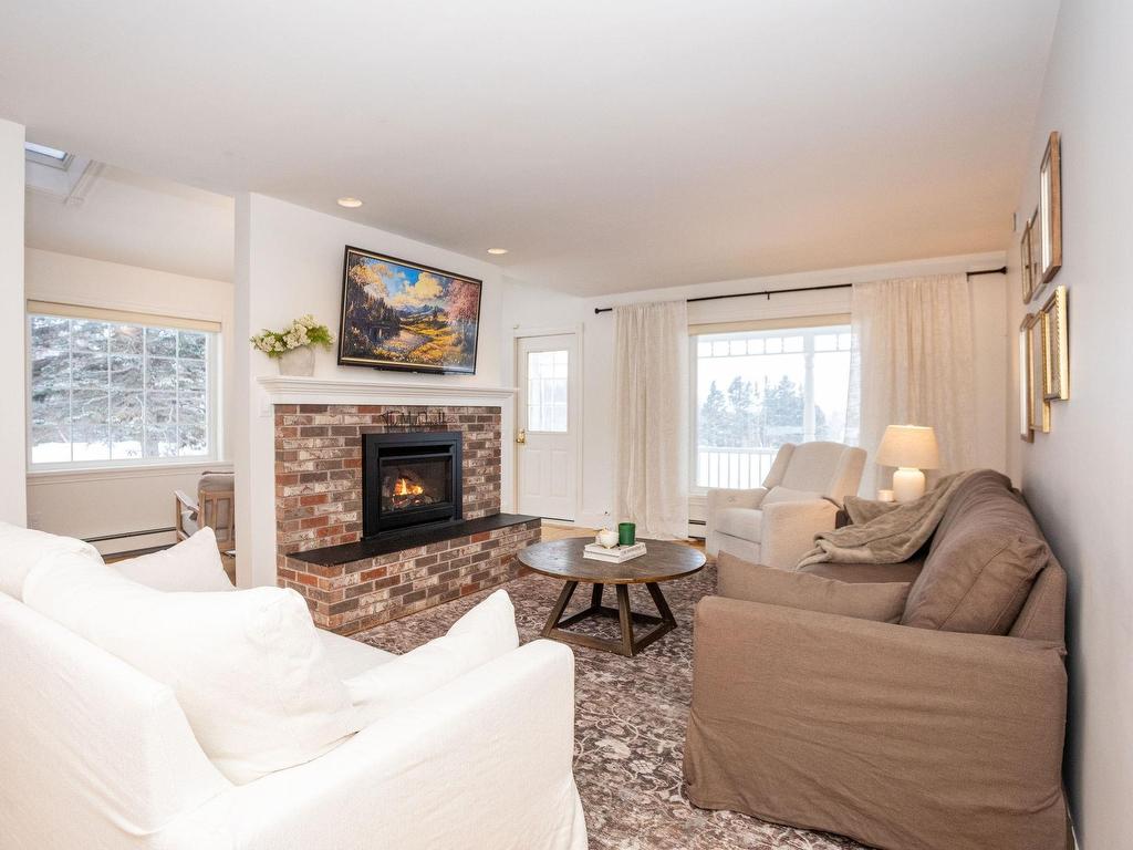 












21 Spruce Lane

,
Stratford,




PE
C1B 1M9


