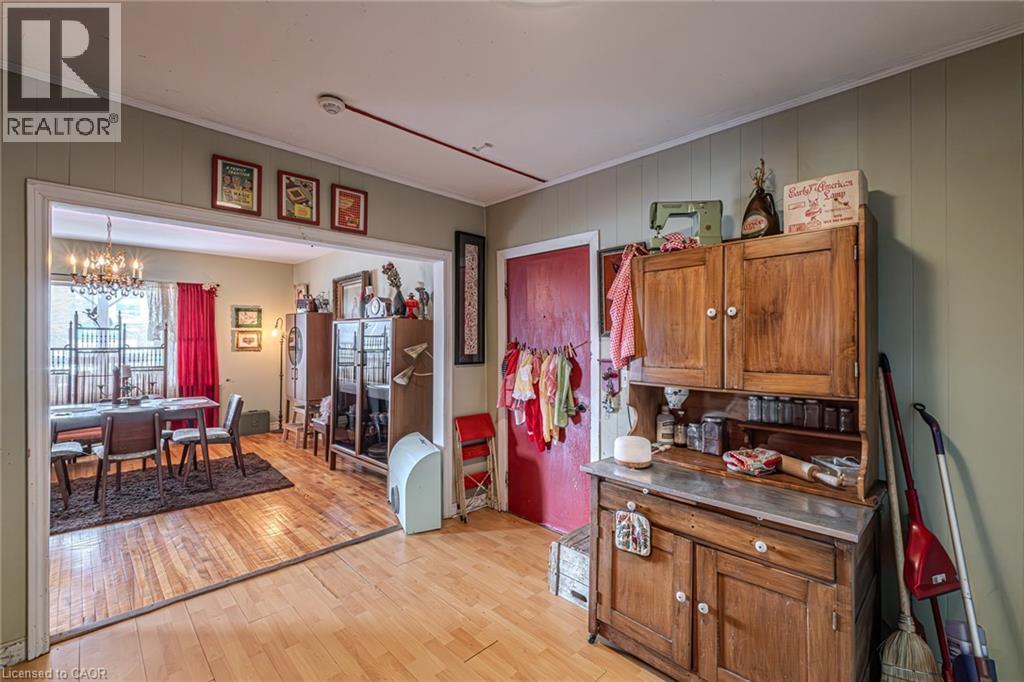 












4 ALBERT Street

,
Langton,




Ontario
N0E1G0

