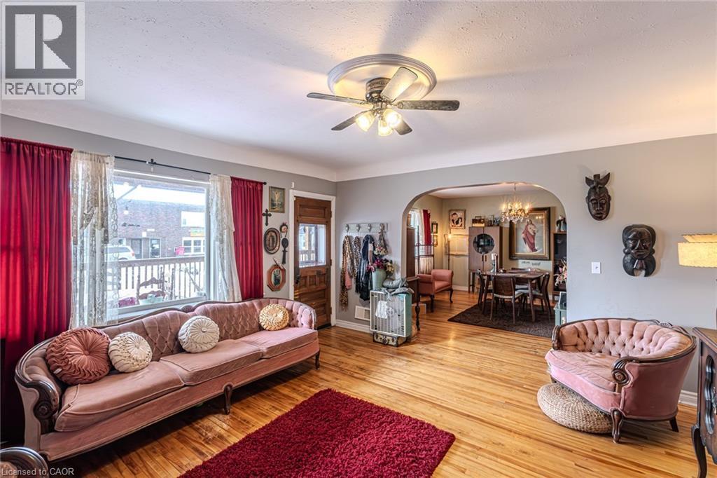 












4 ALBERT Street

,
Langton,




Ontario
N0E1G0

