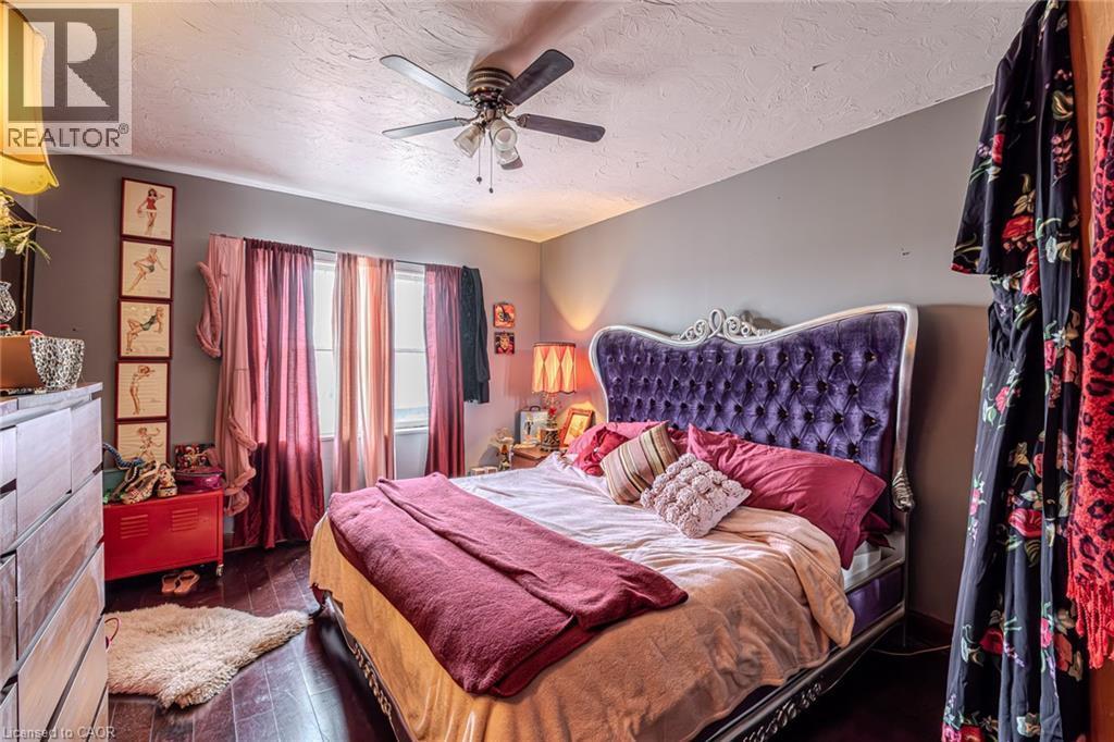 












4 ALBERT Street

,
Langton,




Ontario
N0E1G0

