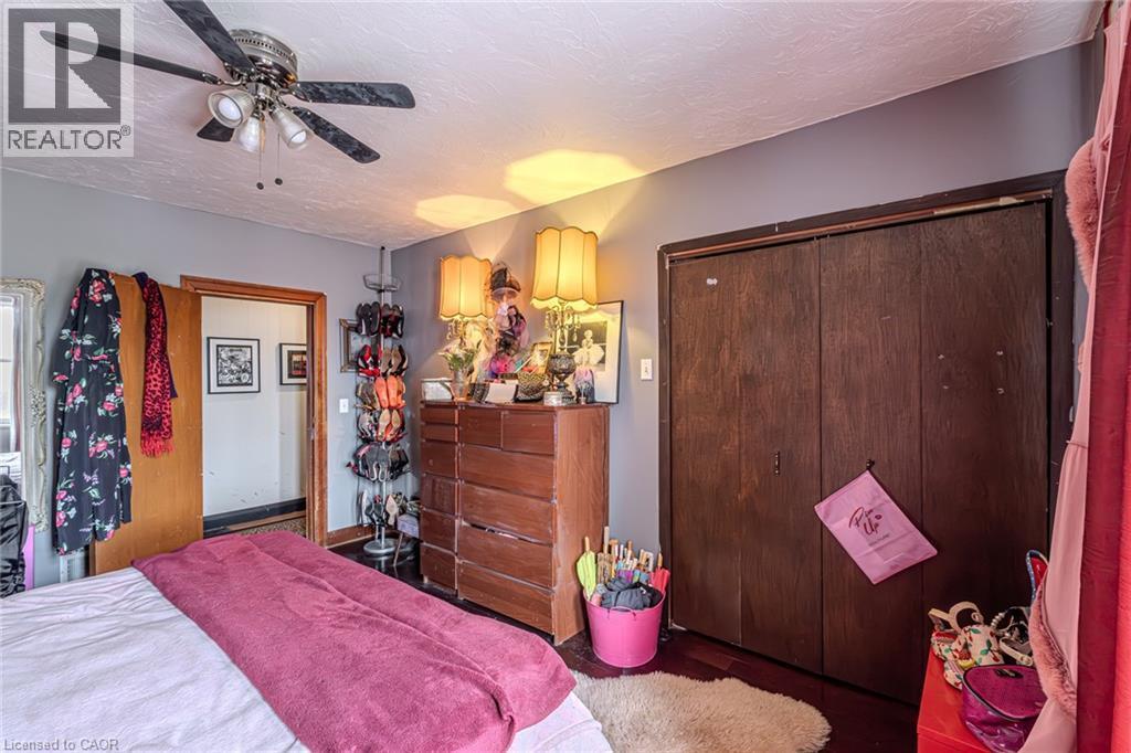 












4 ALBERT Street

,
Langton,




Ontario
N0E1G0

