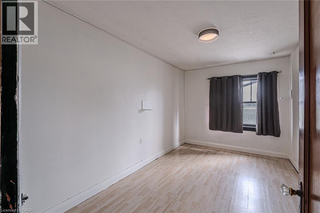 












4 ALBERT Street

,
Langton,




Ontario
N0E1G0

