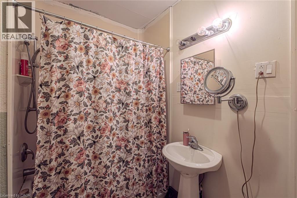 












4 ALBERT Street

,
Langton,




Ontario
N0E1G0

