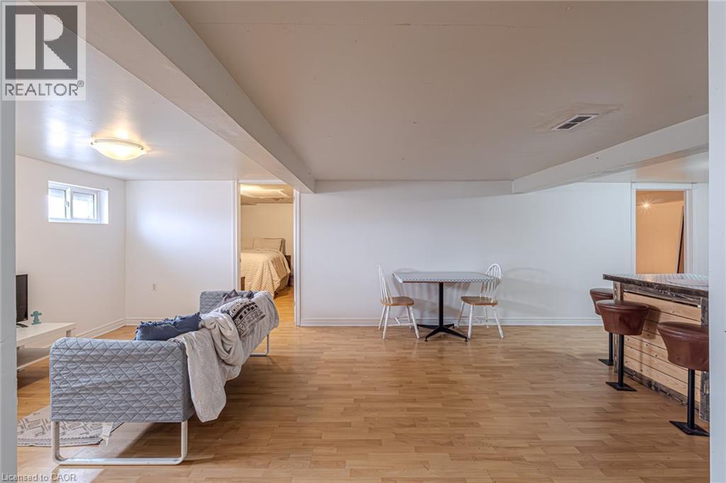 












4 ALBERT Street

,
Langton,




Ontario
N0E1G0

