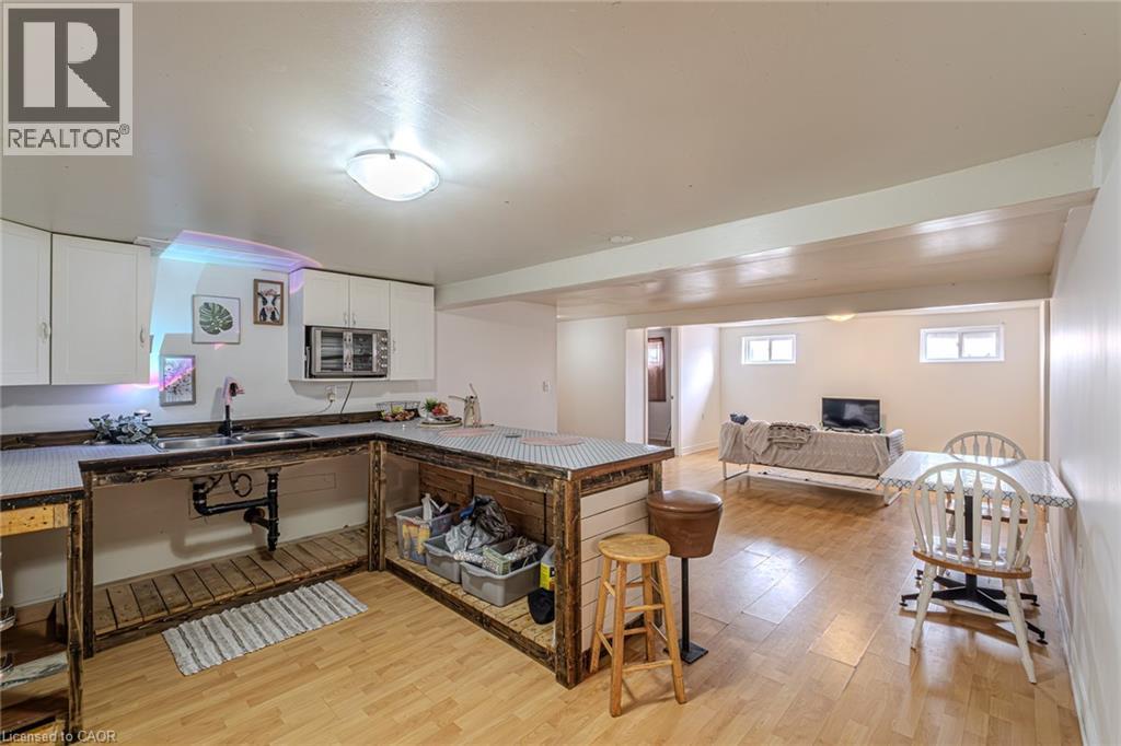 












4 ALBERT Street

,
Langton,




Ontario
N0E1G0

